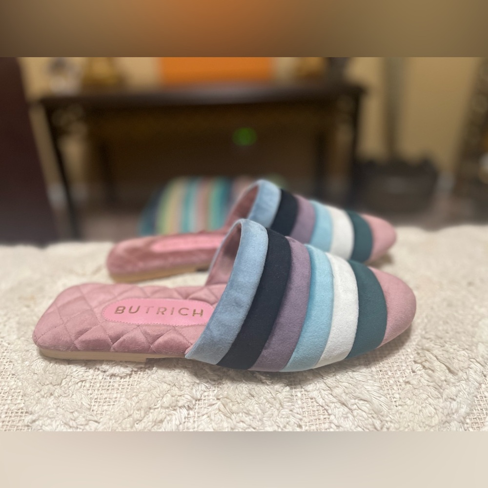 Butrich Sweet Sunshine Slippers - Size 9.5
